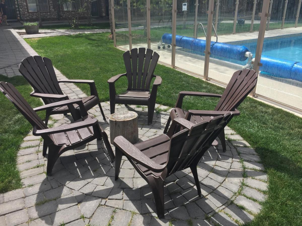 Renovated Chalet At Mystic Springs, Mountain Views, Pets Welcome! Canmore Dış mekan fotoğraf