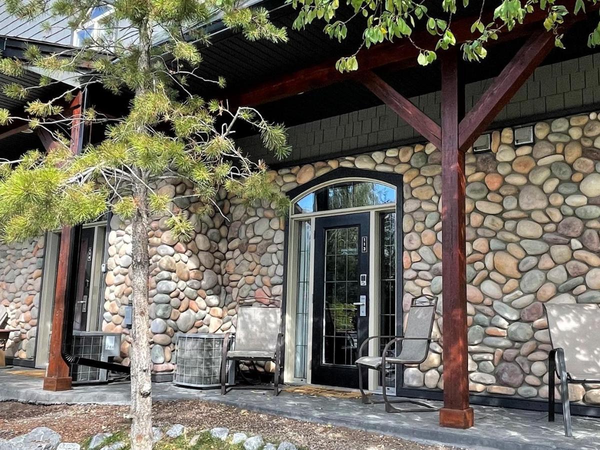 Renovated Chalet At Mystic Springs, Mountain Views, Pets Welcome! Canmore Dış mekan fotoğraf