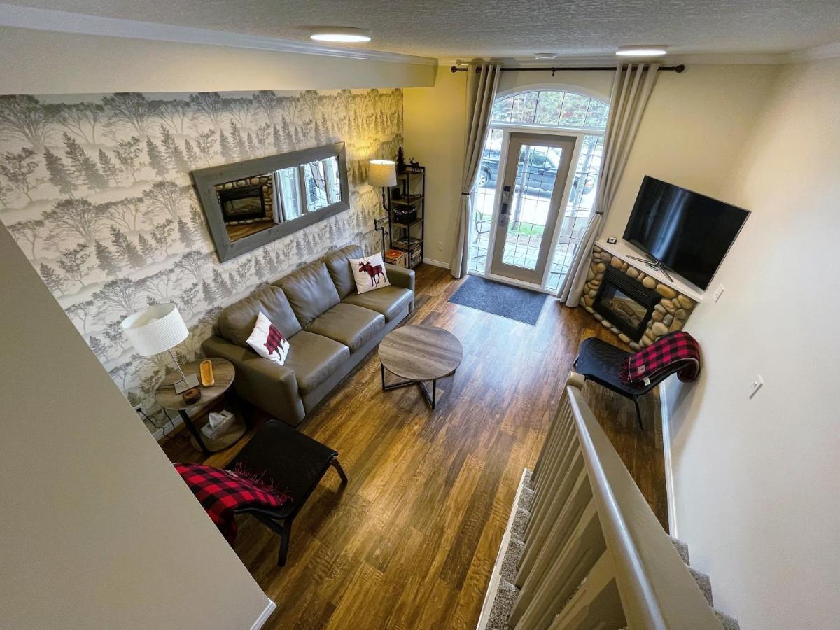 Renovated Chalet At Mystic Springs, Mountain Views, Pets Welcome! Canmore Dış mekan fotoğraf