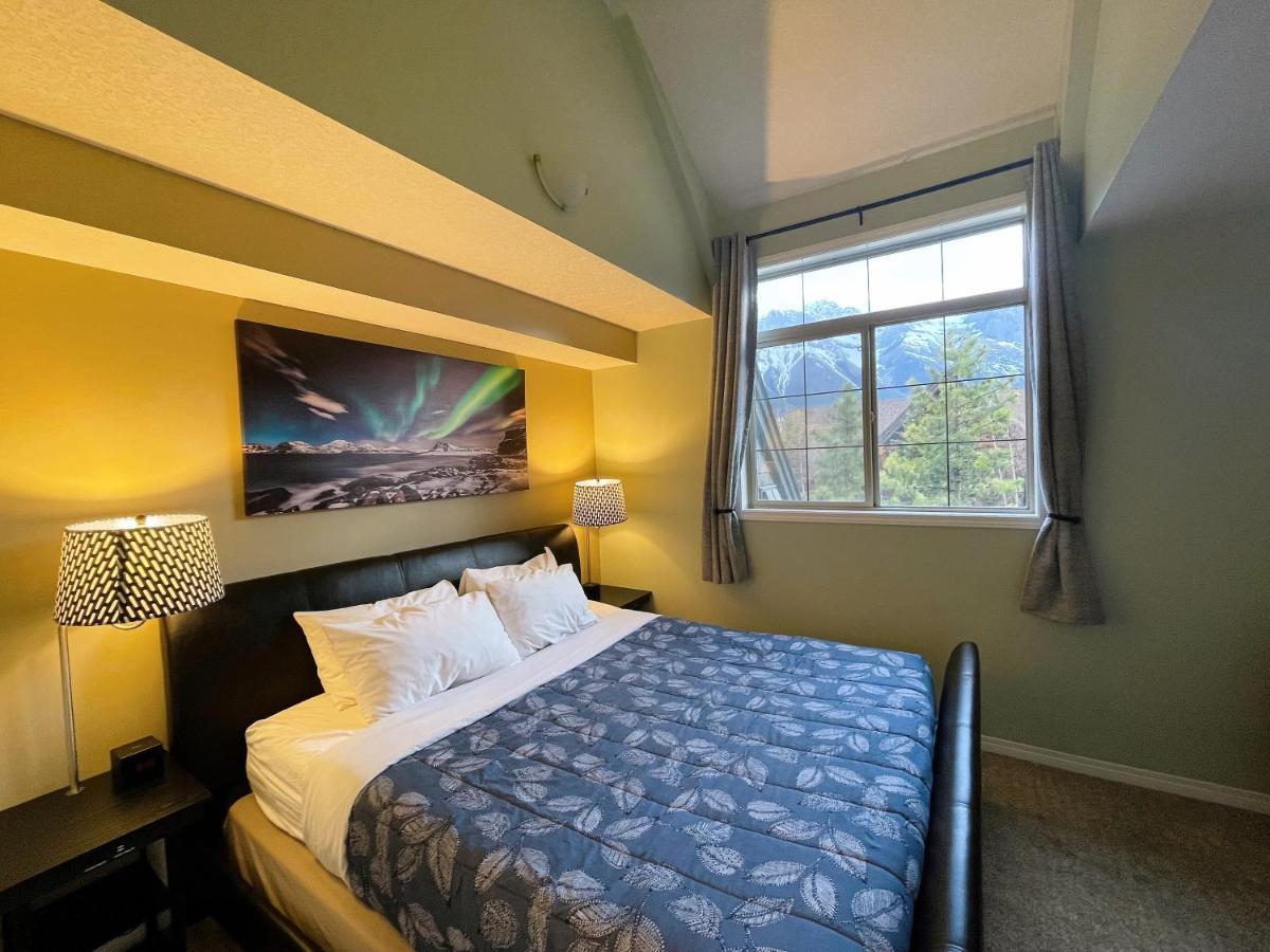 Renovated Chalet At Mystic Springs, Mountain Views, Pets Welcome! Canmore Dış mekan fotoğraf