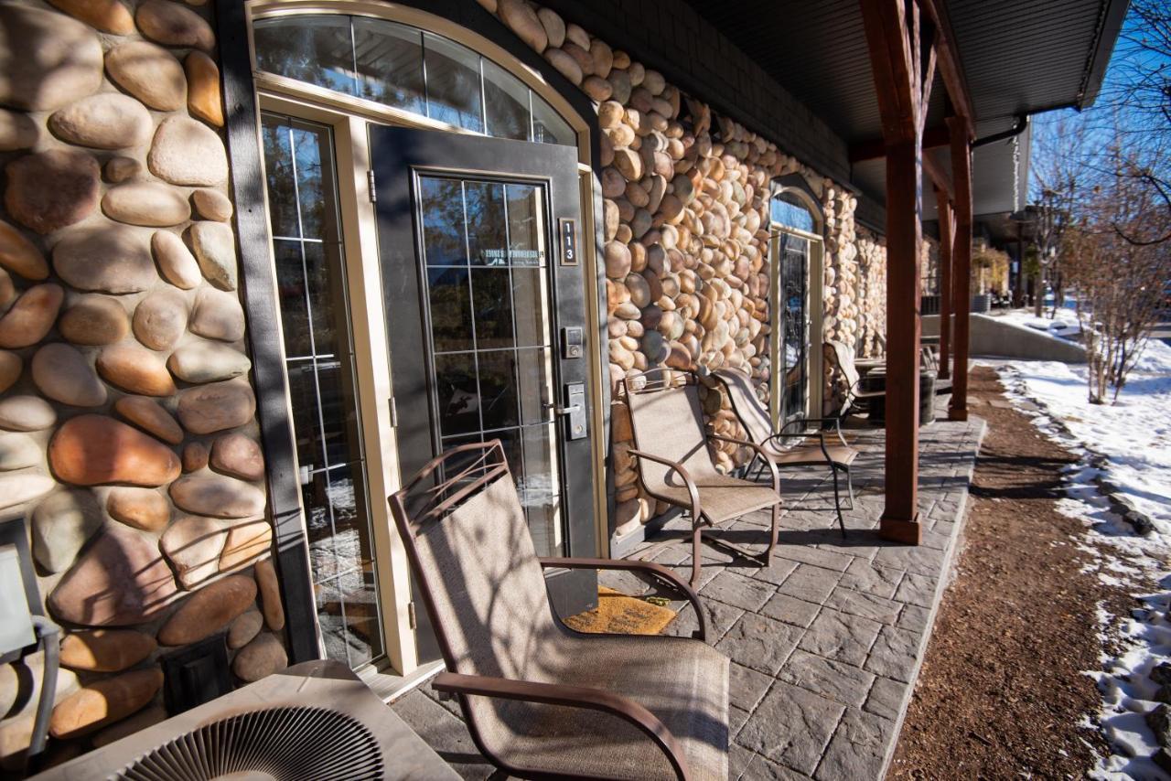 Renovated Chalet At Mystic Springs, Mountain Views, Pets Welcome! Canmore Dış mekan fotoğraf