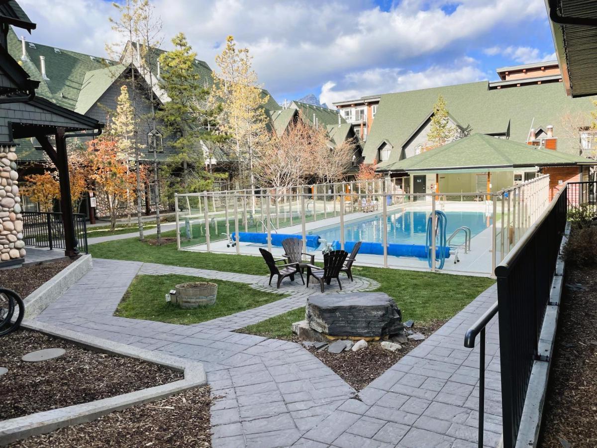 Renovated Chalet At Mystic Springs, Mountain Views, Pets Welcome! Canmore Dış mekan fotoğraf