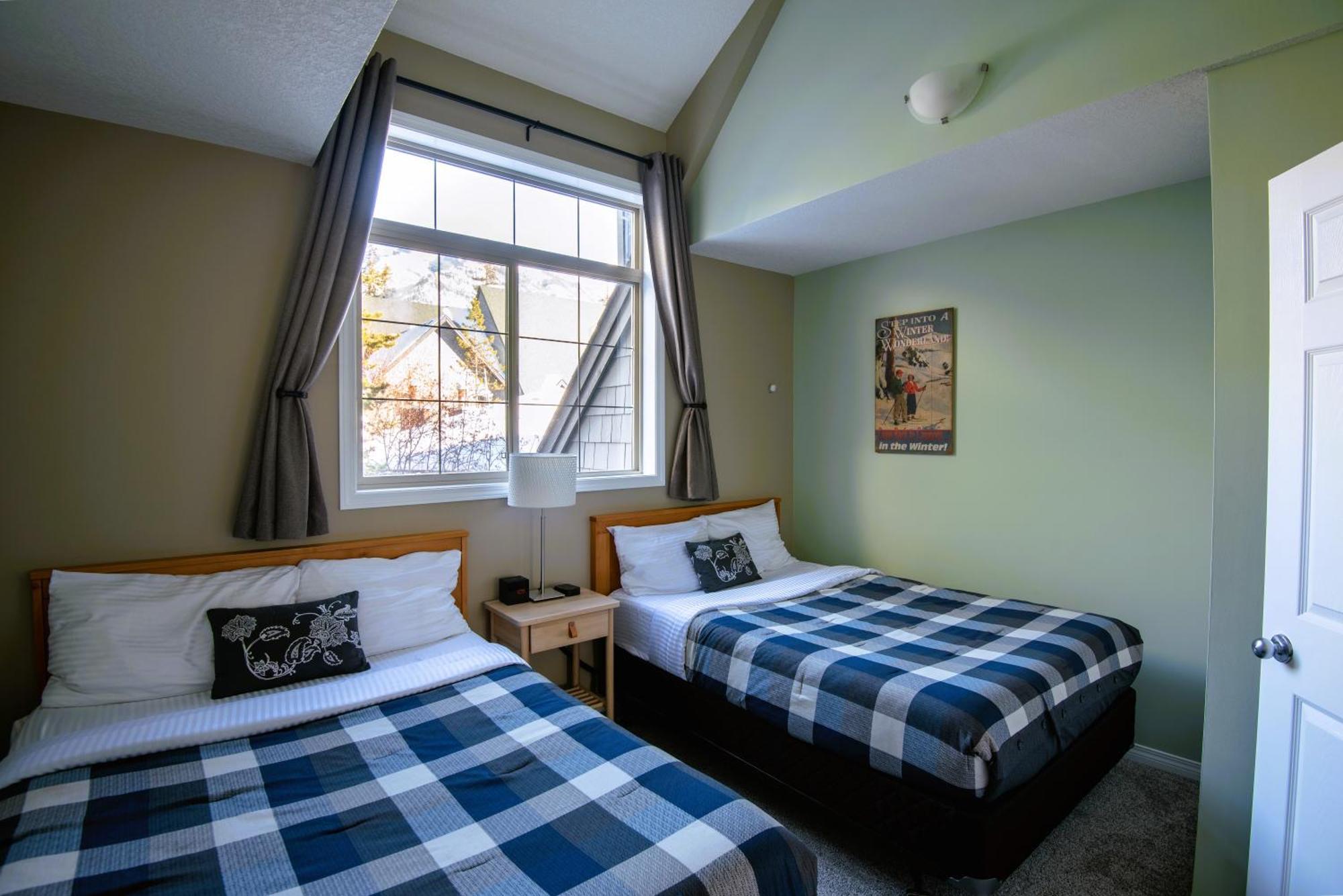 Renovated Chalet At Mystic Springs, Mountain Views, Pets Welcome! Canmore Dış mekan fotoğraf